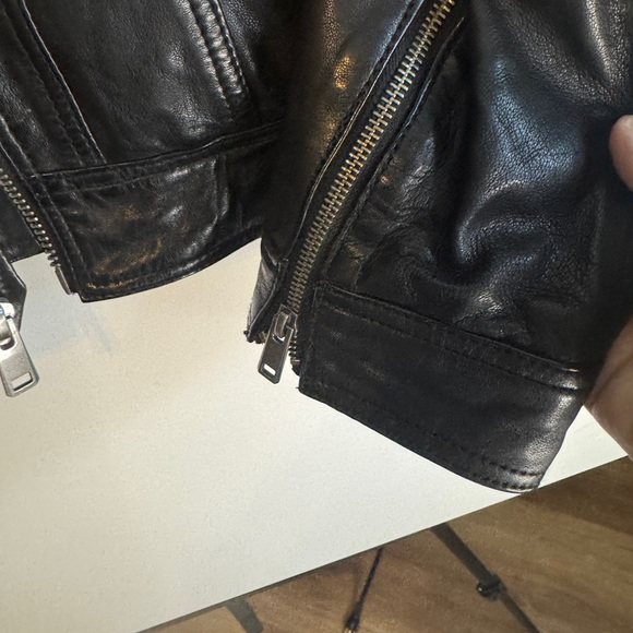 Wilsons Leather Men's Sleek Black Jacket - Picture 6 of 8